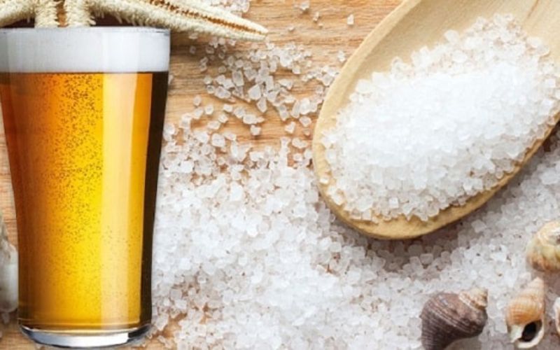 Bia và muối biển là hai nguyên liệu tự nhiên có công dụng tốt cho da