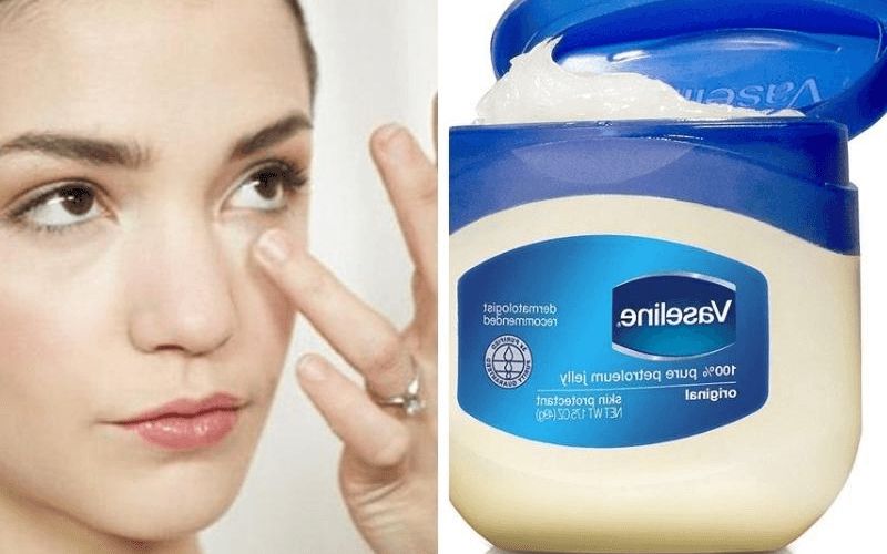 Vaseline có khả năng giữ ẩm và bảo vệ da