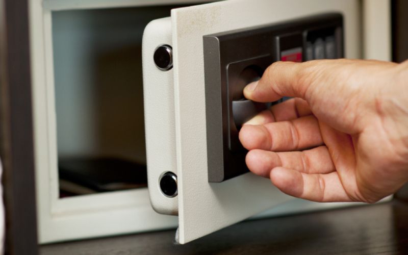 thay pin két sắt điện tử