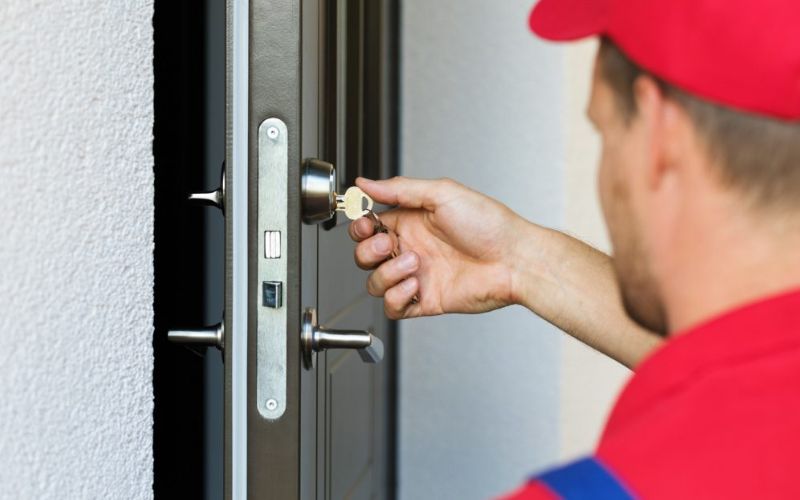 Liên hệ thợ mở khóa chuyên nghiệp